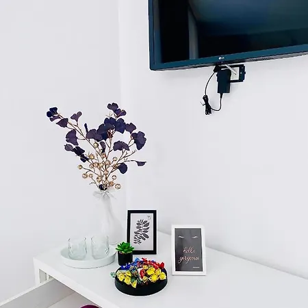 Ianis مانغاليا